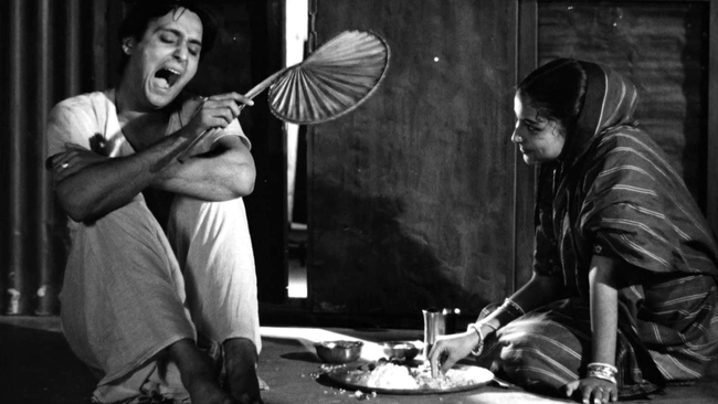 Apur Sansar (Source: themoviedb.org)